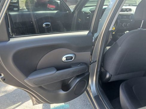 Used 2018 Kia Soul FWD image 15