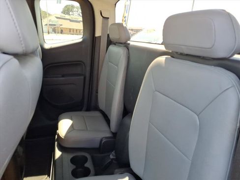 Used 2020 Chevrolet Colorado W/T w/ WT Convenience Package RWD image 8