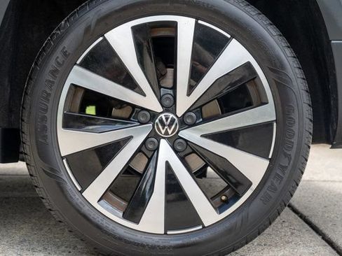 Used 2022 Volkswagen Taos SE FWD image 52