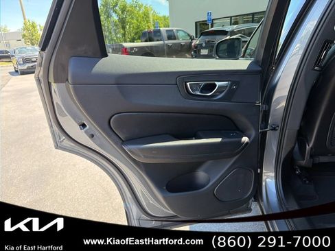Used 2021 Volvo XC60 T5 Momentum AWD/4WD image 18