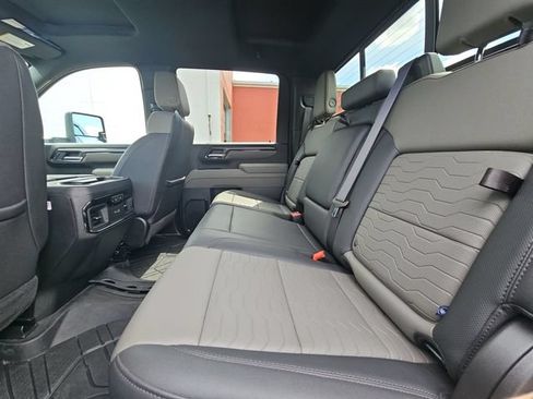 Used 2025 Chevrolet Silverado 2500 ZR2 w/ Technology Package AWD/4WD image 27