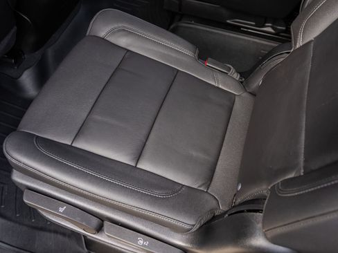 Used 2023 Chevrolet Tahoe Z71 w/ Luxury Package image 31