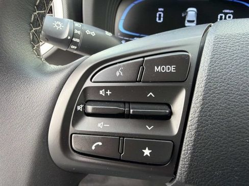 Used 2025 Hyundai Venue SEL FWD image 25