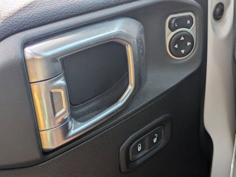 Used 2020 Jeep Wrangler Sport image 7