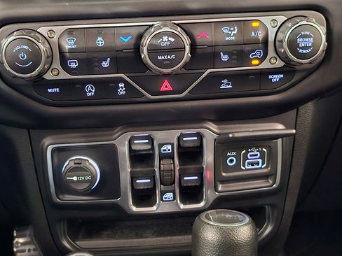 Used 2022 Jeep Gladiator Sport AWD/4WD image 15