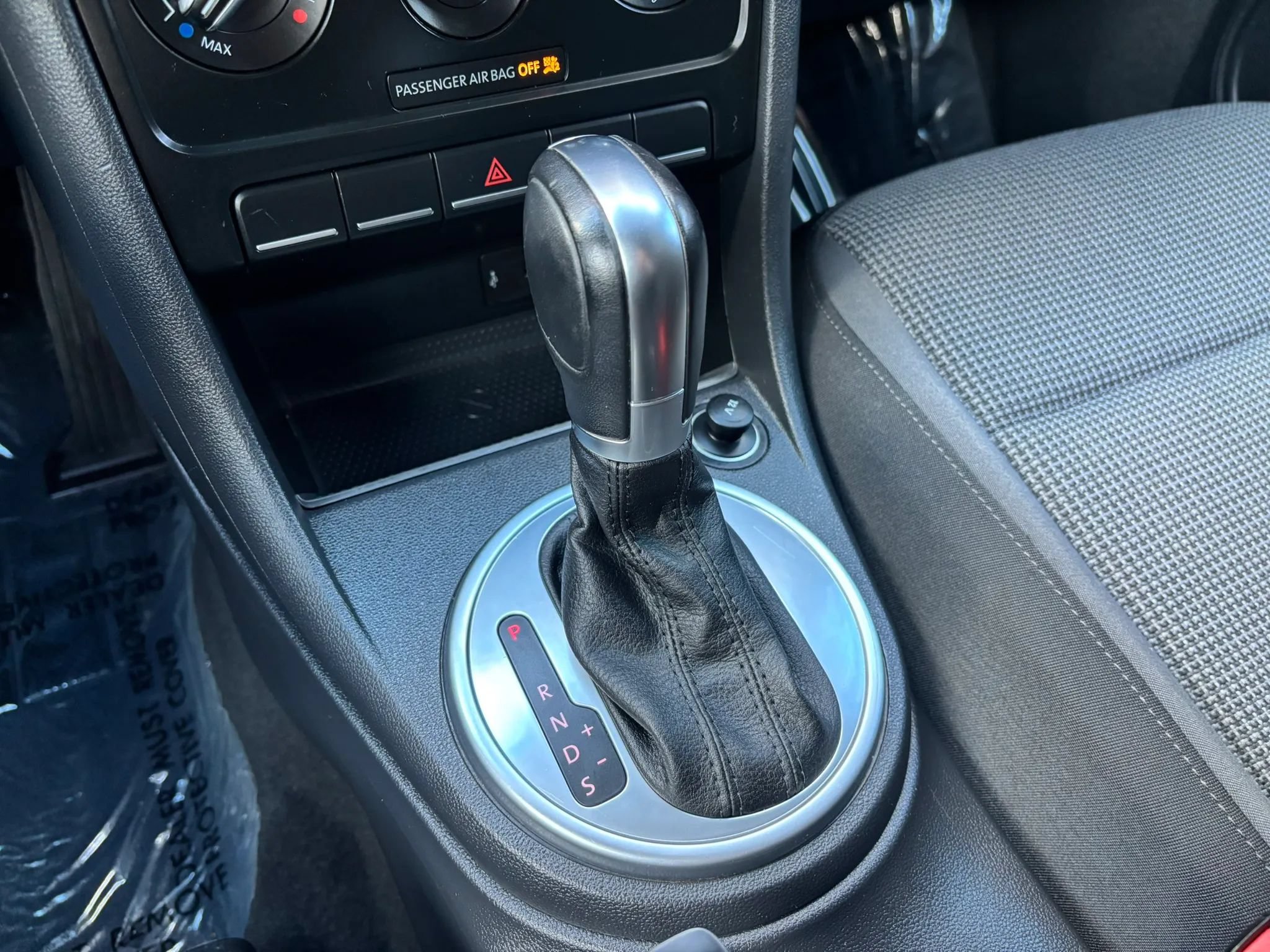 Used 2018 Volkswagen Beetle 2.0T S FWD image 34