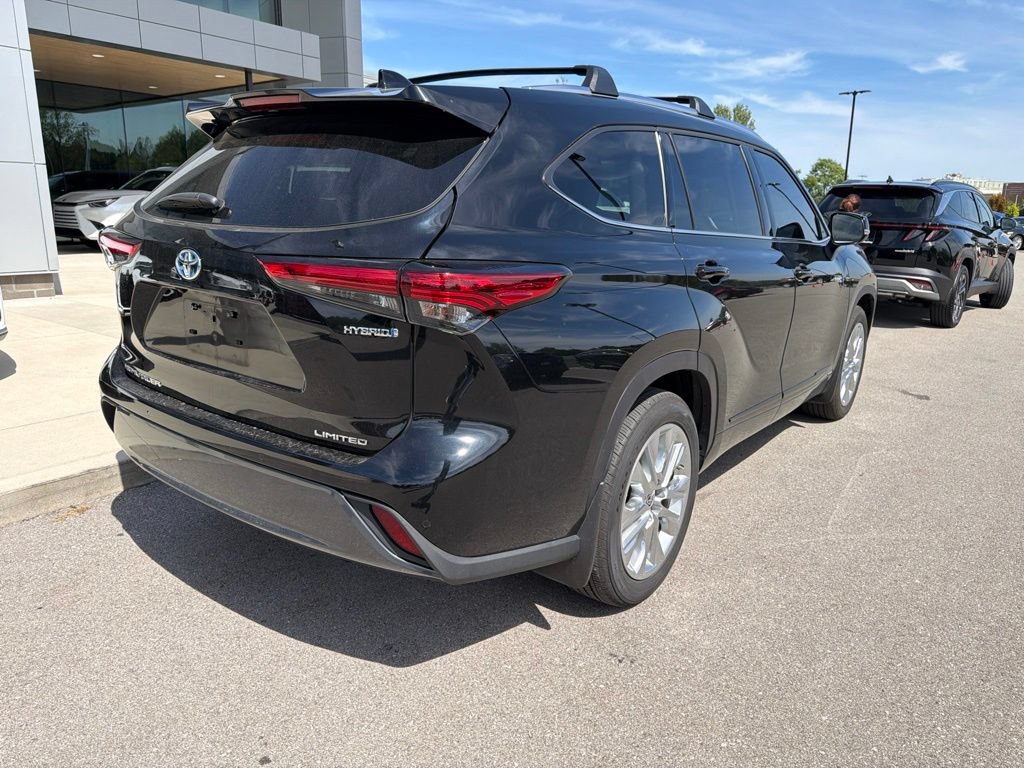 Used 2021 Toyota Highlander Limited AWD/4WD image 3