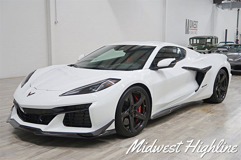 Used 2024 Chevrolet Corvette Z06 w/ Z07 Performance Package RWD image 7