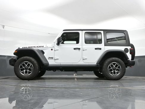 Used 2025 Jeep Wrangler Unlimited Rubicon AWD/4WD image 46