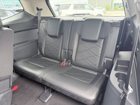 Used 2024 Volkswagen Atlas SE w/ Black Wheel Package FWD image 14