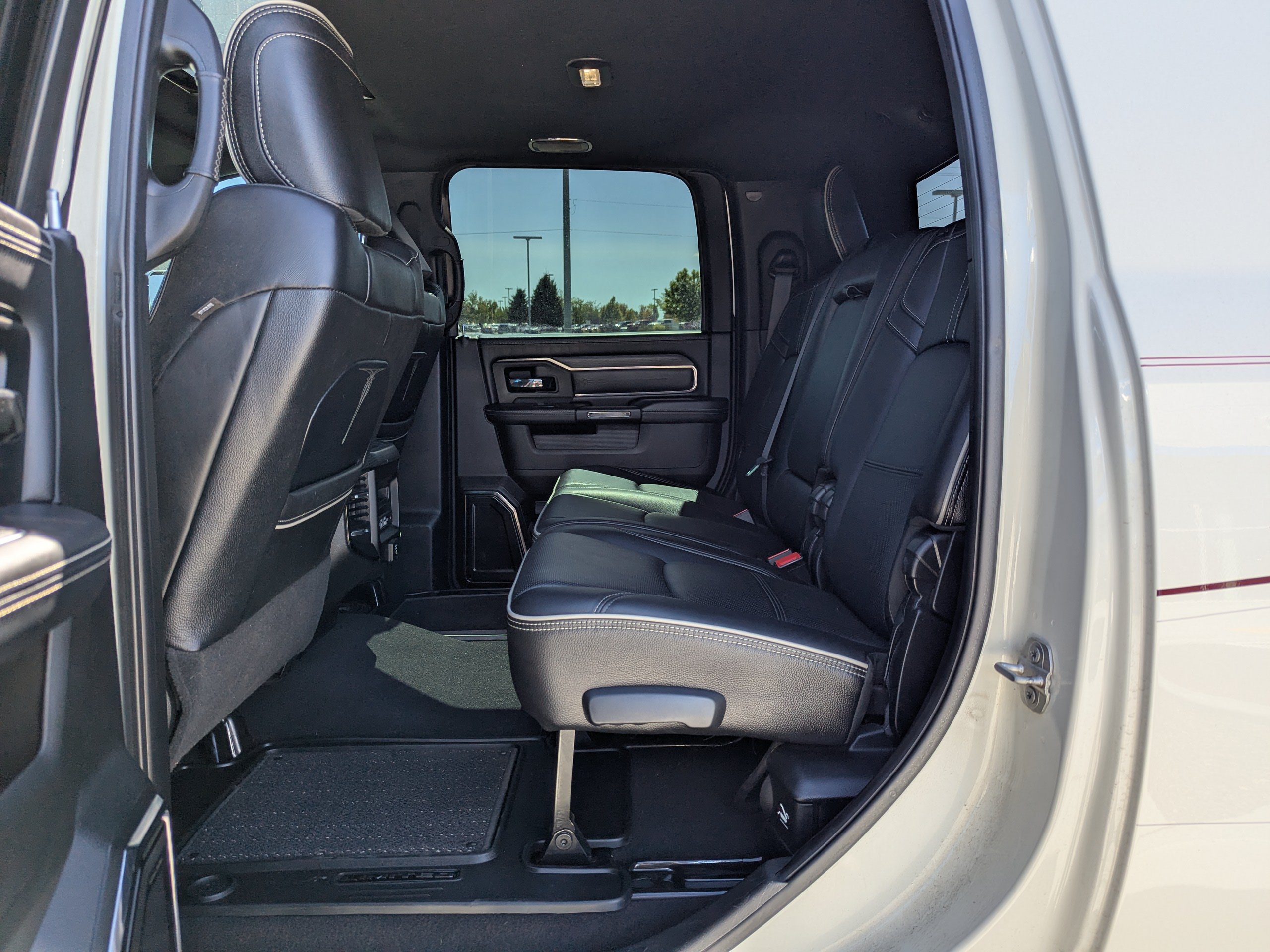 Used 2022 RAM 3500 Limited AWD/4WD image 31