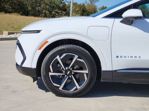 New 2025 Chevrolet Equinox EV LT image 8