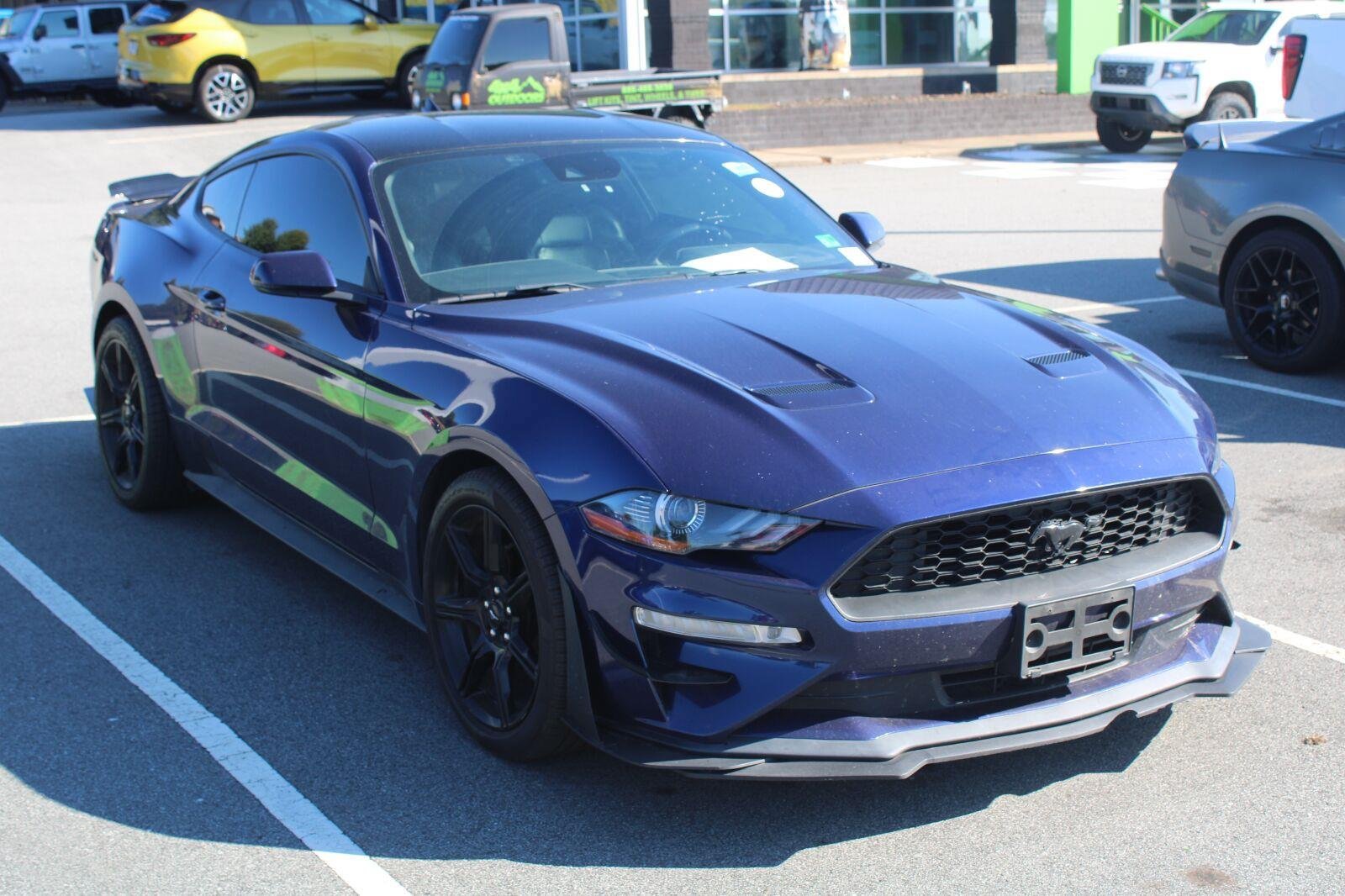 Used 2020 Ford Mustang Premium w/ Equipment Group 201A RWD image 3