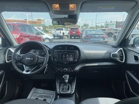 Used 2025 Kia Soul LX w/ LX Technology Package FWD image 38