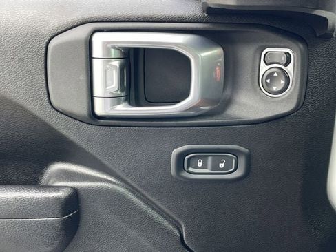 Used 2024 Jeep Gladiator Rubicon AWD/4WD image 25