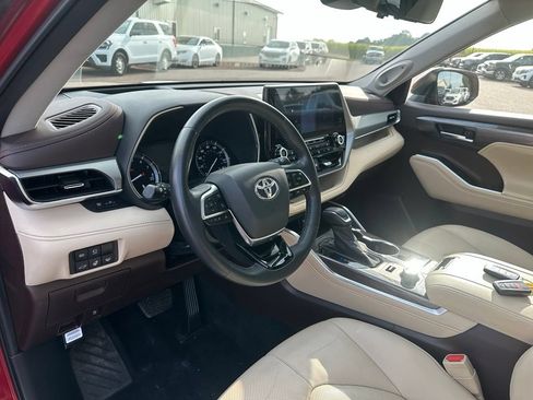 Used 2021 Toyota Highlander Platinum AWD/4WD image 13