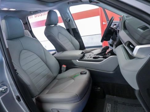 Used 2022 Toyota Highlander XLE FWD image 30
