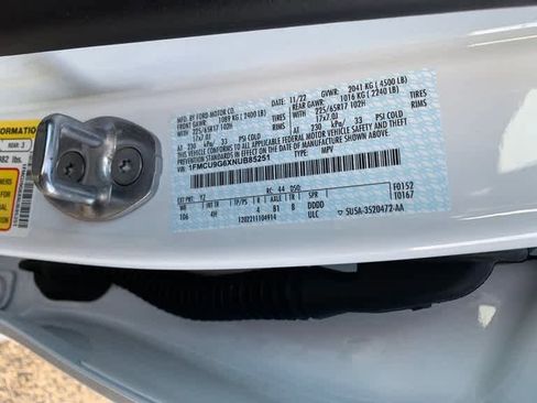 Used 2022 Ford Escape SE w/ Cold Weather Package image 28