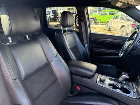 Certified 2022 Jeep Grand Cherokee Laredo X image 11