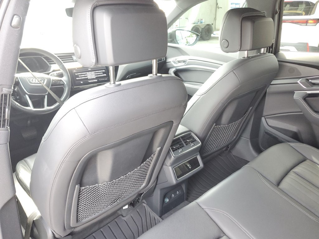 Certified 2023 Audi e-tron Premium Plus w/ Premium Plus Package AWD/4WD image 17