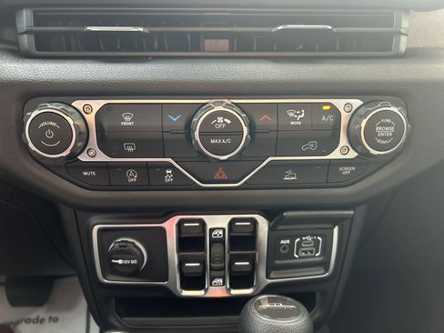 New 2025 Jeep Gladiator Sport image 21