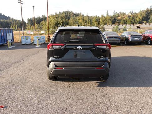 Used 2019 Toyota RAV4 LE w/ Carpet Mat Package AWD/4WD image 6