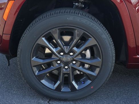 New 2026 Jeep Grand Cherokee L Limited AWD/4WD image 10
