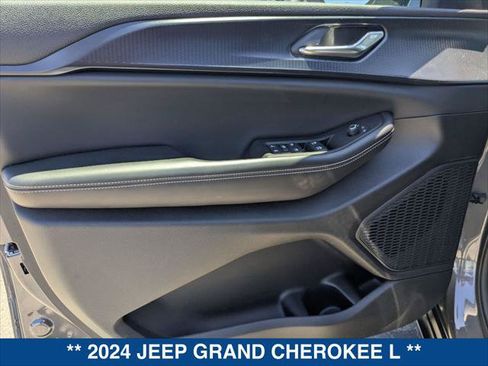 Used 2024 Jeep Grand Cherokee L Laredo AWD/4WD image 10