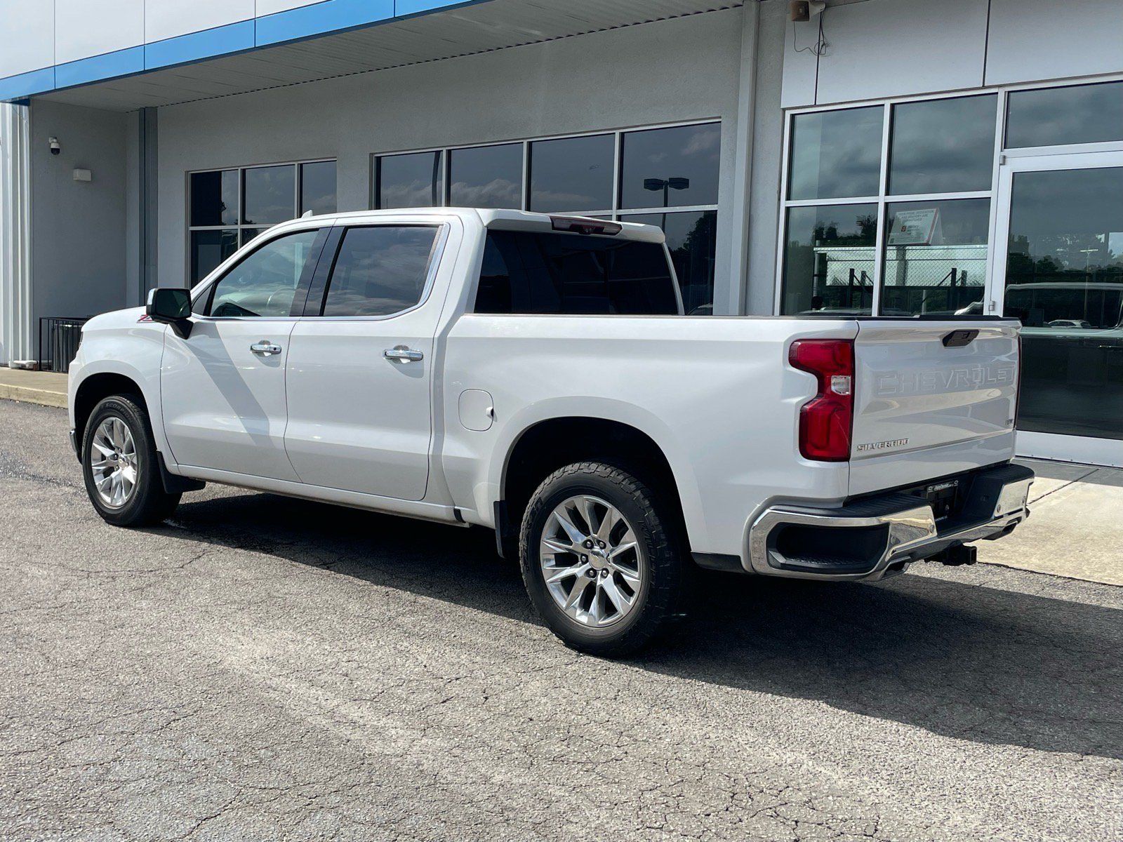Used 2021 Chevrolet Silverado 1500 LTZ w/ LTZ Premium Package AWD/4WD image 3