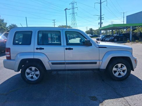 Used 2011 Jeep Liberty Sport AWD/4WD image 4