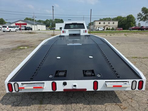 Used 2024 RAM 4500 Tradesman w/ Chrome Appearance Group RWD image 4