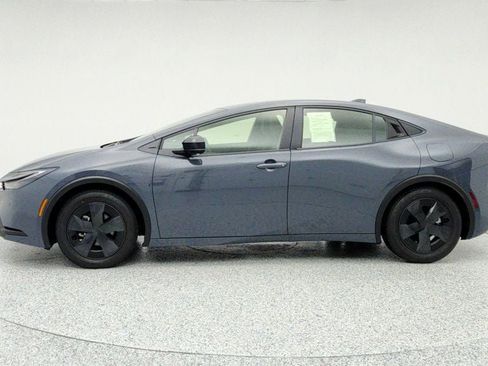 Used 2025 Toyota Prius LE image 8