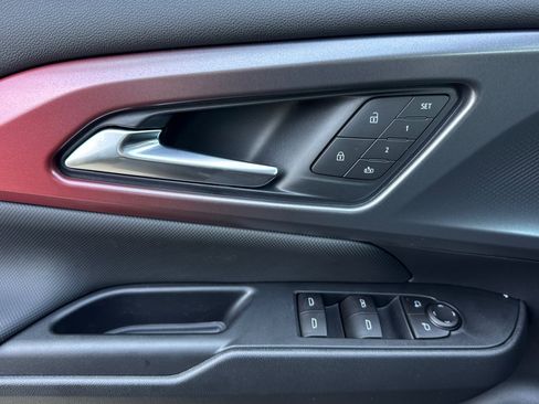 New 2025 Chevrolet Equinox EV RS image 11