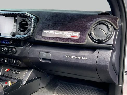 Used 2021 Toyota Tacoma TRD Sport w/ TRD Premium Sport Package AWD/4WD image 16