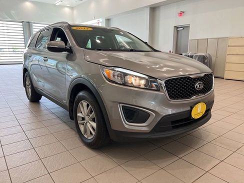 Used 2017 Kia Sorento AWD w/ LX Convenience Package image 1