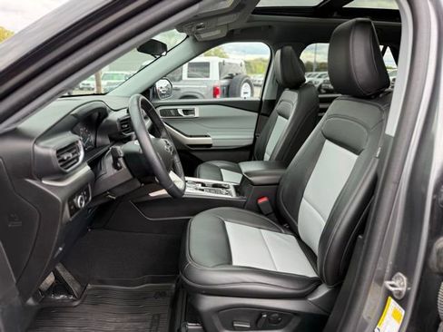 Used 2023 Ford Explorer XLT w/ Equipment Group 202A AWD/4WD image 14