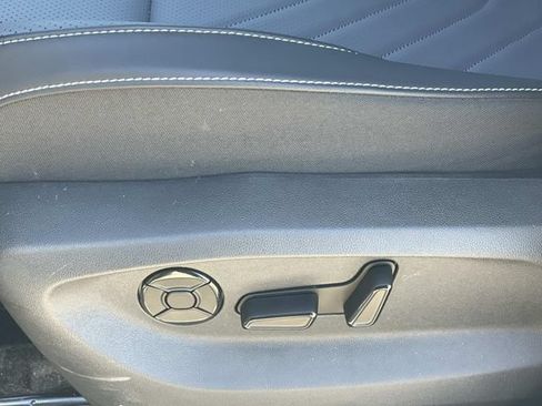 Used 2026 Volkswagen Tiguan SE FWD image 19