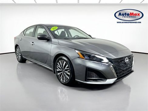 Used 2024 Nissan Altima 2.5 SV image 1