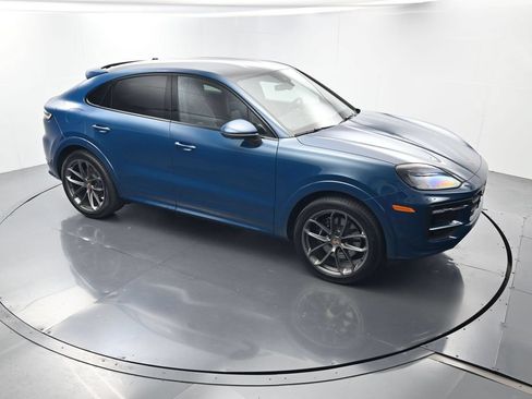 Certified 2025 Porsche Cayenne Coupe AWD/4WD image 40