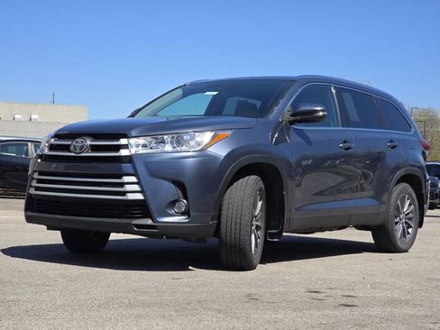 Used 2019 Toyota Highlander XLE image 12