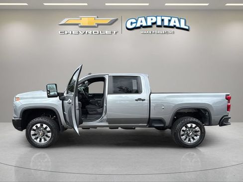 Used 2025 Chevrolet Silverado 2500 Custom w/ Custom Value Package AWD/4WD image 10