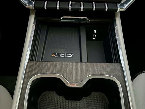 Used 2024 GMC Acadia Denali w/ Super Cruise Package image 15