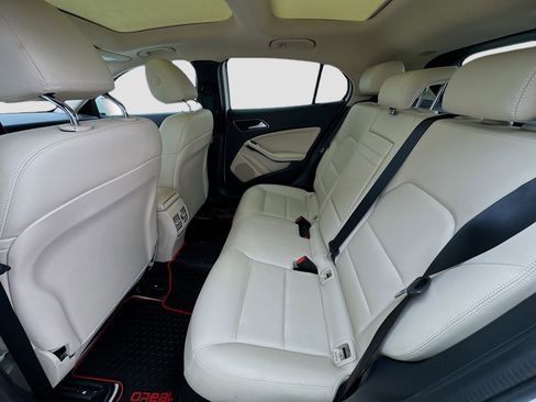 Used 2018 Mercedes-Benz GLA 250 image 16