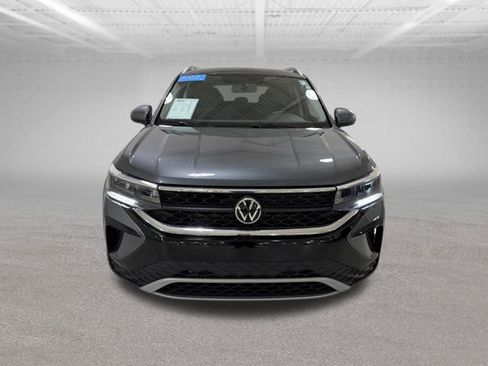 Certified 2022 Volkswagen Taos SE AWD/4WD image 2