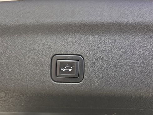 Used 2021 Chevrolet Tahoe High Country image 15