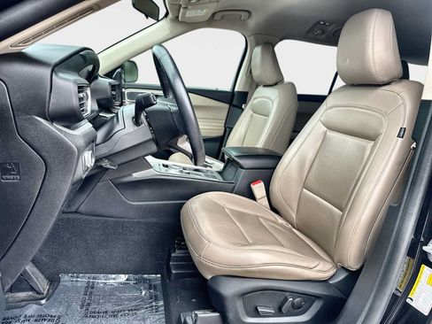 Used 2021 Ford Explorer XLT w/ Equipment Group 202A RWD image 11