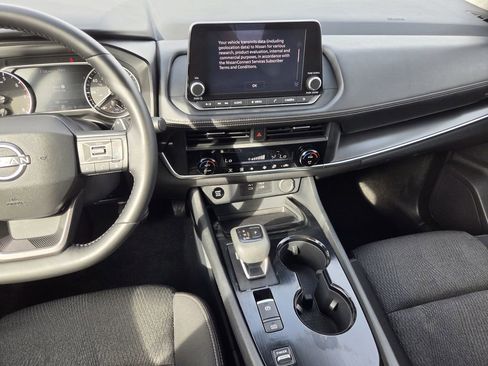 Used 2025 Nissan Rogue SV FWD image 16