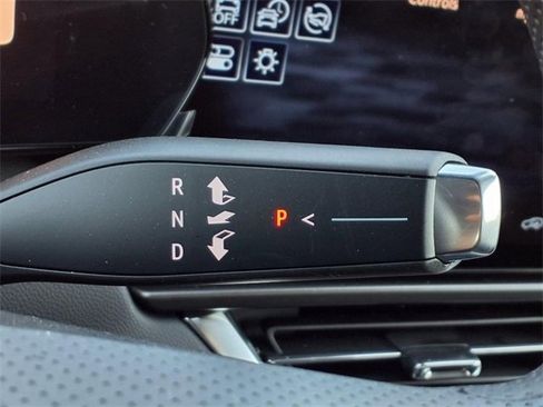 Used 2025 Chevrolet Equinox EV LT image 17