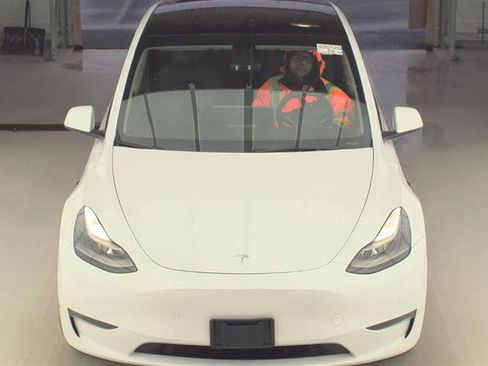 Used 2021 Tesla Model Y Performance image 3