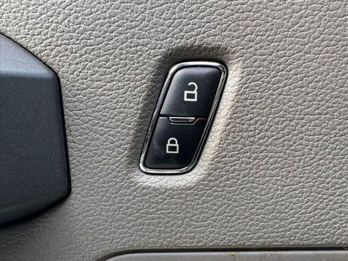 Used 2018 Ford F150 XLT w/ Equipment Group 302A Luxury AWD/4WD image 23